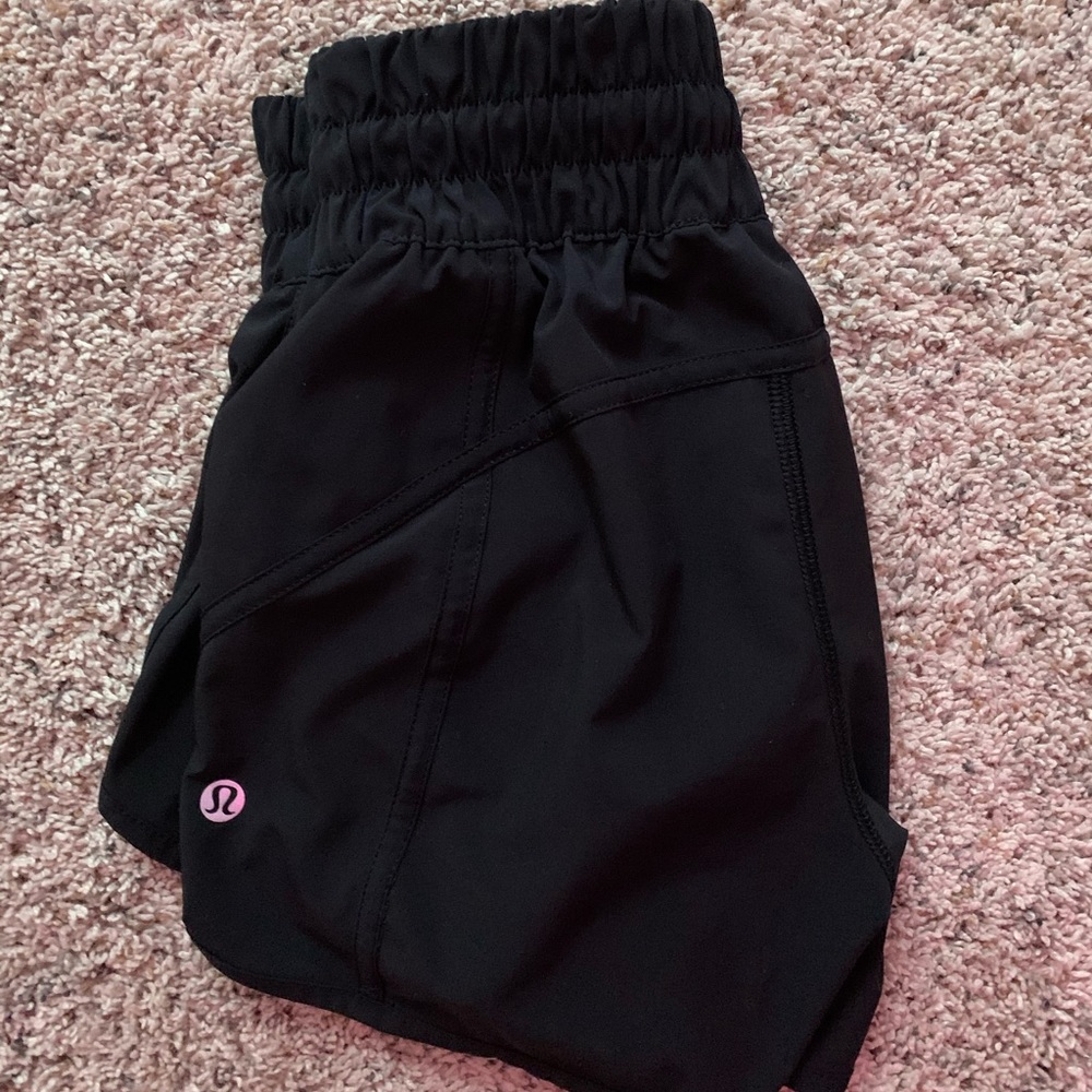 tracker v lululemon shorts 4 inch black size 2